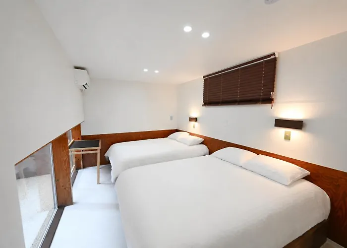 Still Wood Mapo Hanok - Entire 100-year Hanok, Sleeps 11 *