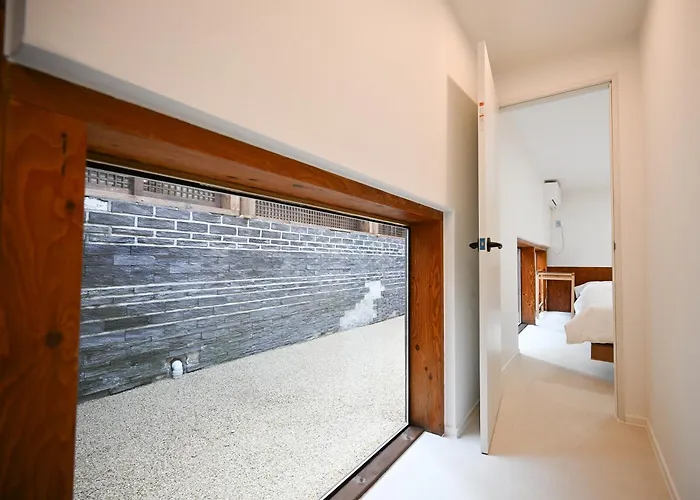 Still Wood Mapo Hanok - Entire 100-year Hanok, Sleeps 11