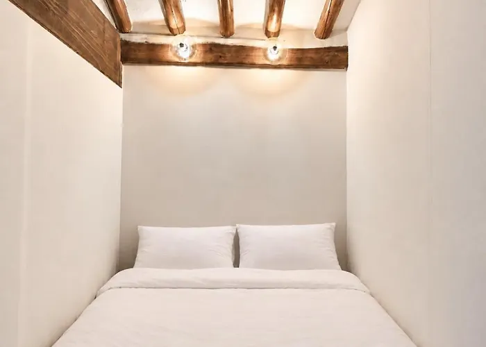 Still Wood Mapo Hanok - Entire 100-year Hanok, Sleeps 11 Holiday home Seoul