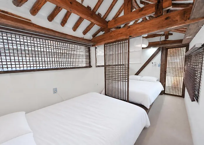 Holiday home Still Wood Mapo Hanok - Entire 100-year Hanok, Sleeps 11 Seoul