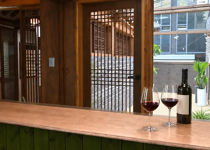 Still Wood Mapo Hanok - Entire 100-year Hanok, Sleeps 11 Holiday home *