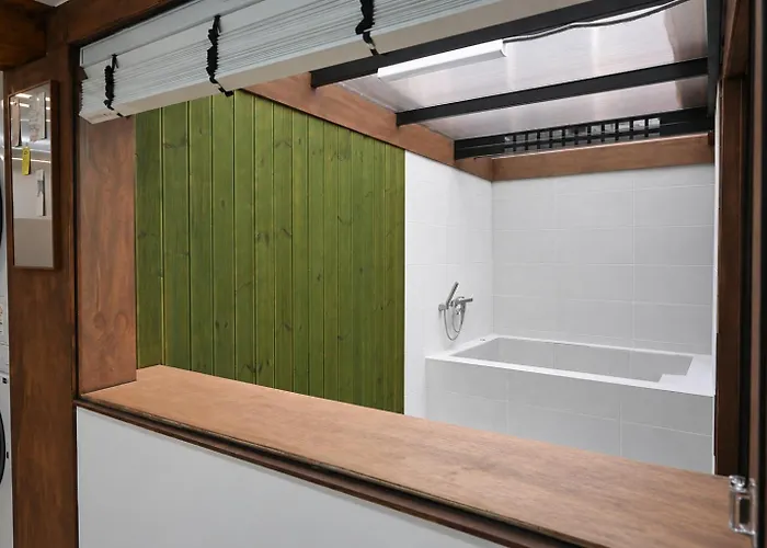 Still Wood Mapo Hanok - Entire 100-year Hanok, Sleeps 11