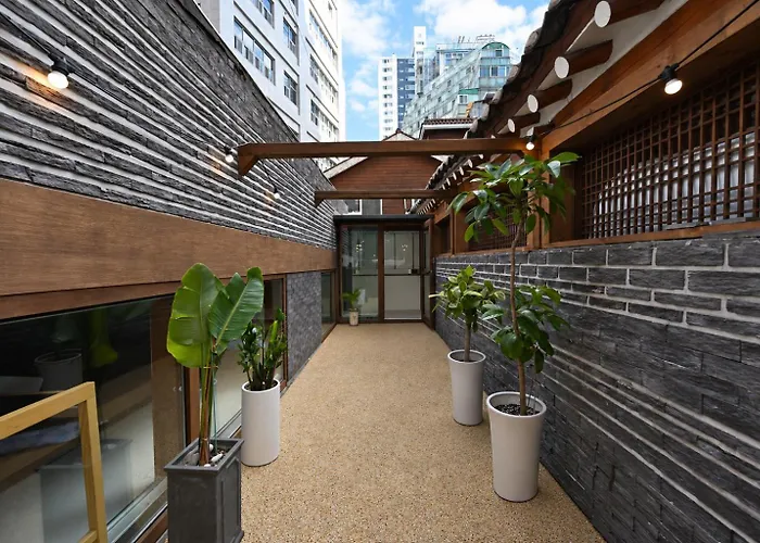 Holiday home Still Wood Mapo Hanok - Entire 100-year Hanok, Sleeps 11 *