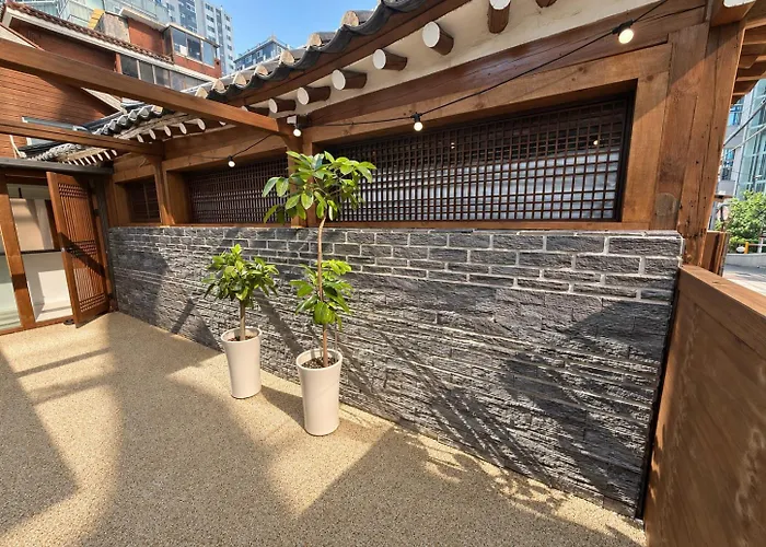 Holiday home Still Wood Mapo Hanok - Entire 100-year Hanok, Sleeps 11 *
